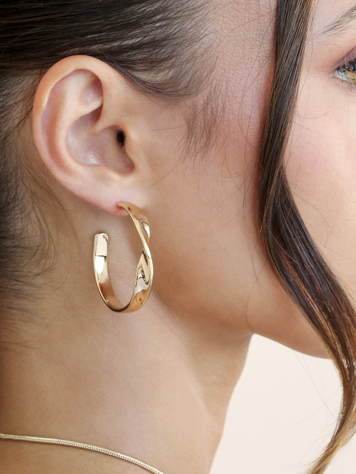 Heirloom Twist Medium Hoops - 18k Gold Plated | Ettika