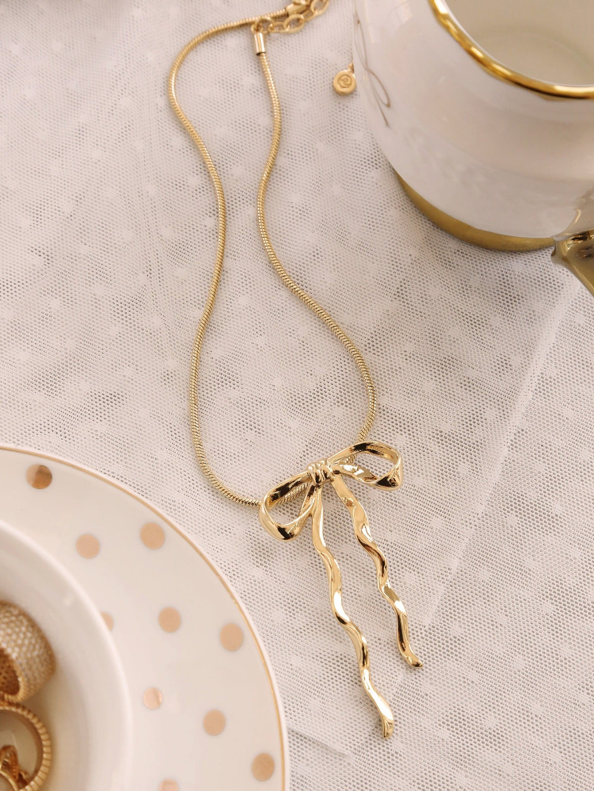 Bow Organica Pendant Necklace - 18k Gold Plated | Ettika