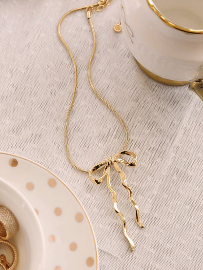 Bow Organica Pendant Necklace - 18k Gold Plated | Ettika