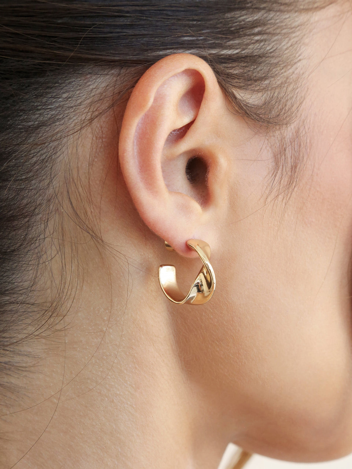 Heirloom Twist Small Hoops - 18k Gold Plated | Ettika