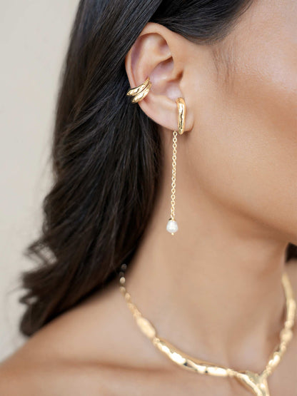 Linear Luxe Pearl Drop Earrings - Pearl with 18k Gold Plating | Ettika