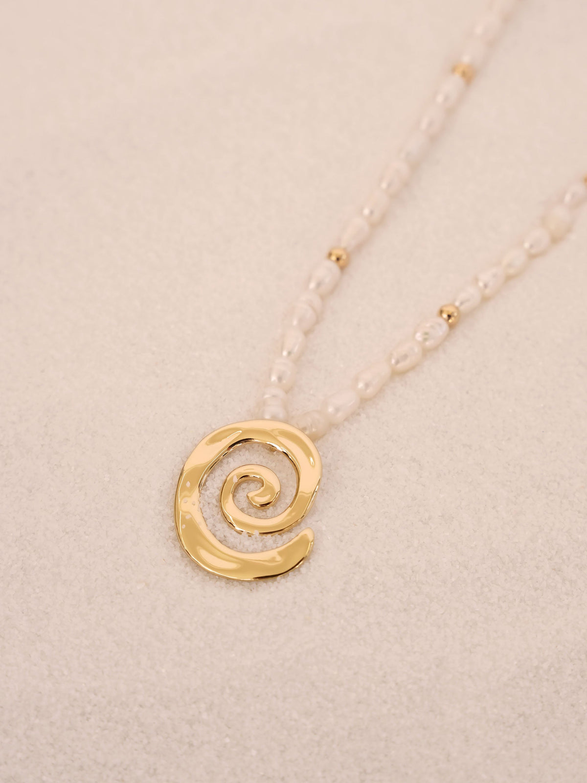Aura Pearl Necklace - Pearl with 18k Gold Plating | Ettika