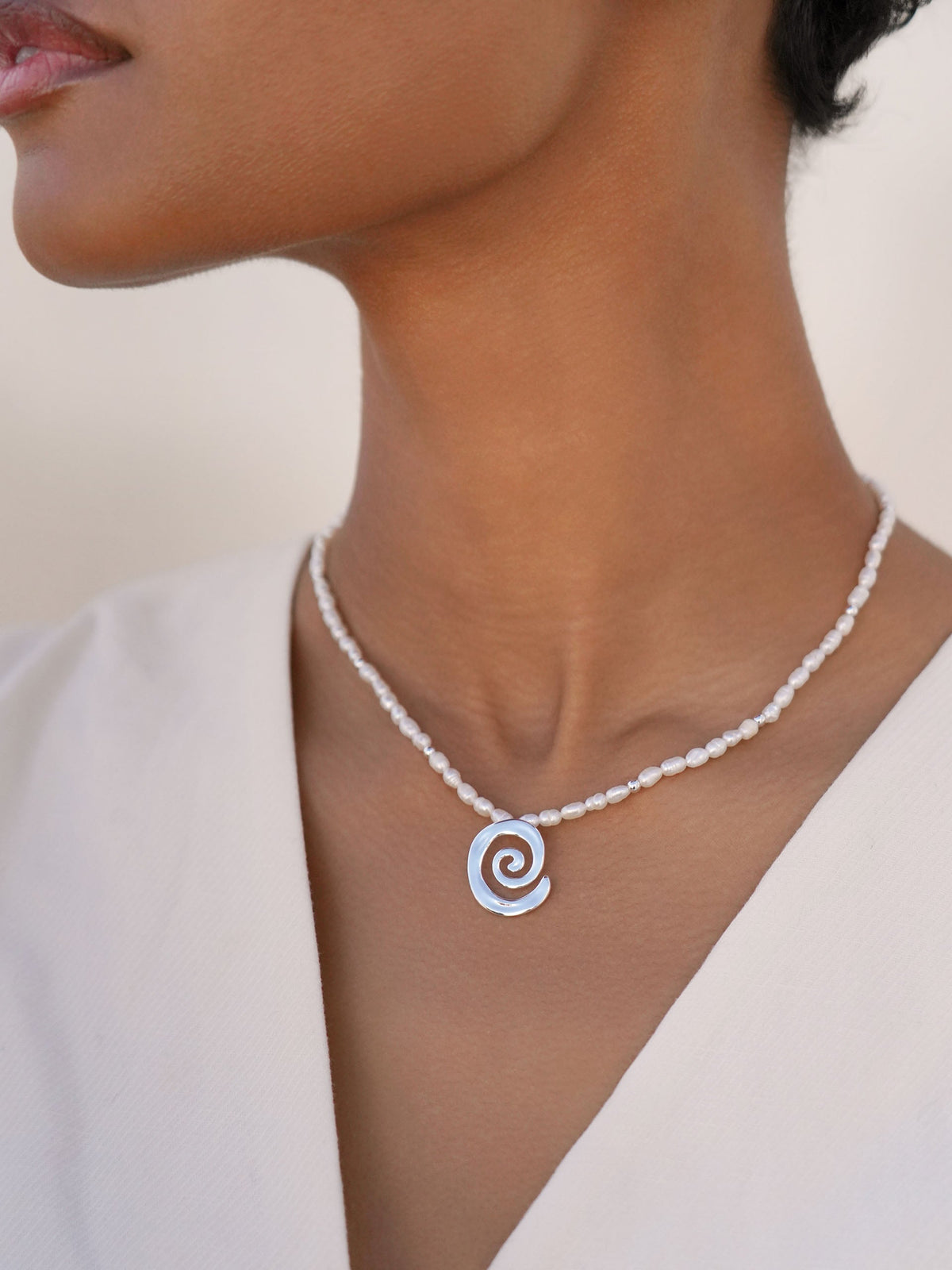 Aura Pearl Necklace - Pearl with 18k Gold Plating | Ettika