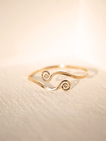 Intertwined Aura Arm Cuff - 18k Gold Plated | Ettika