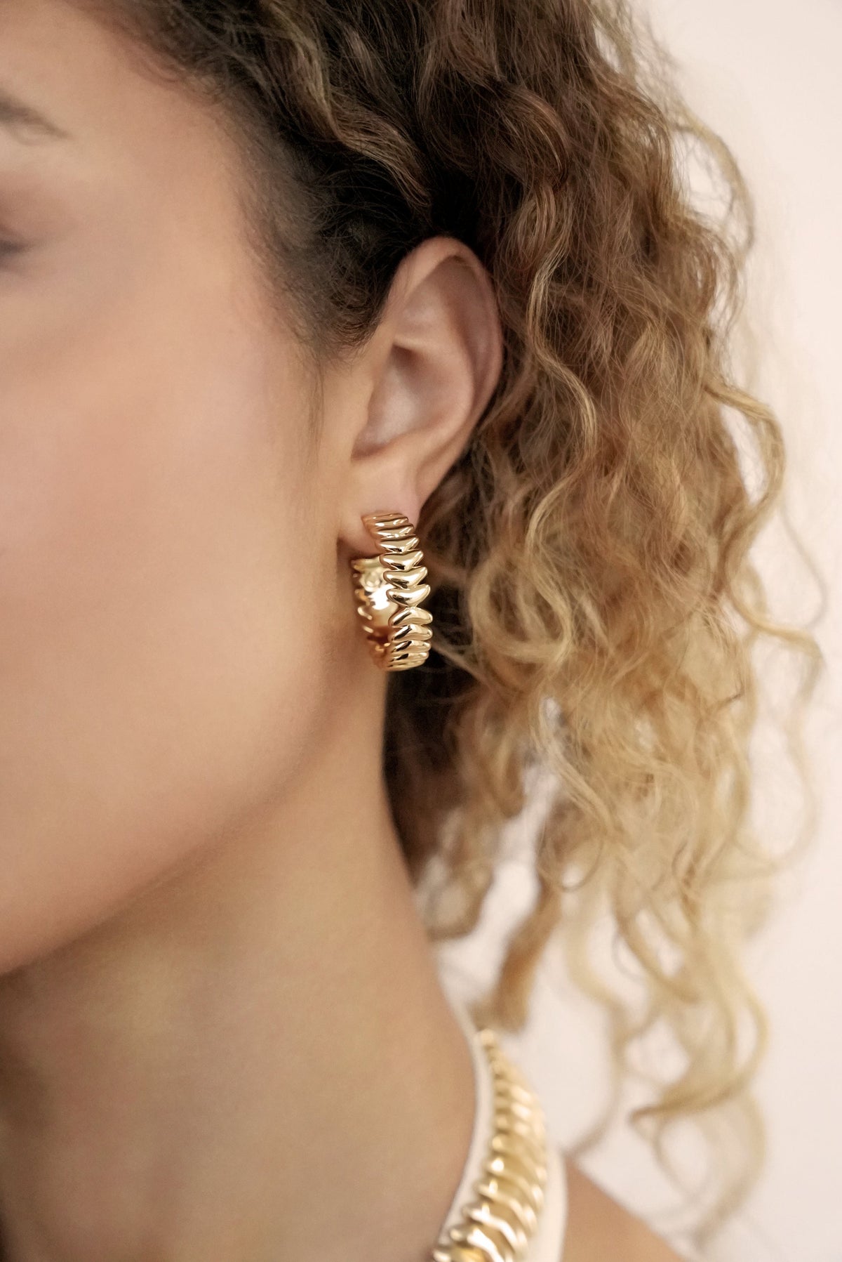 Medium Metal Moderna Hoops - 18k Gold Plated | Ettika