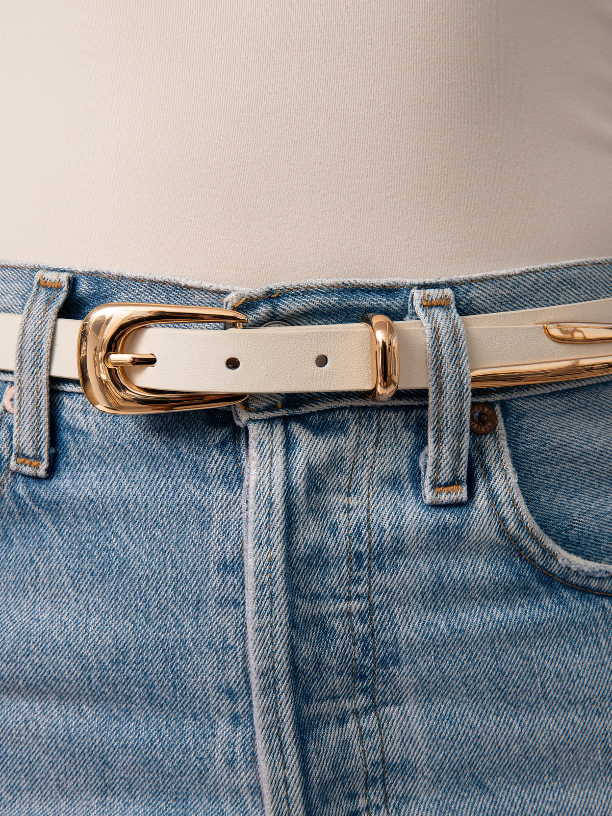 Modern Saddle Belt in Vanilla - Vanilla Leather with Gold Hardware | Ettika