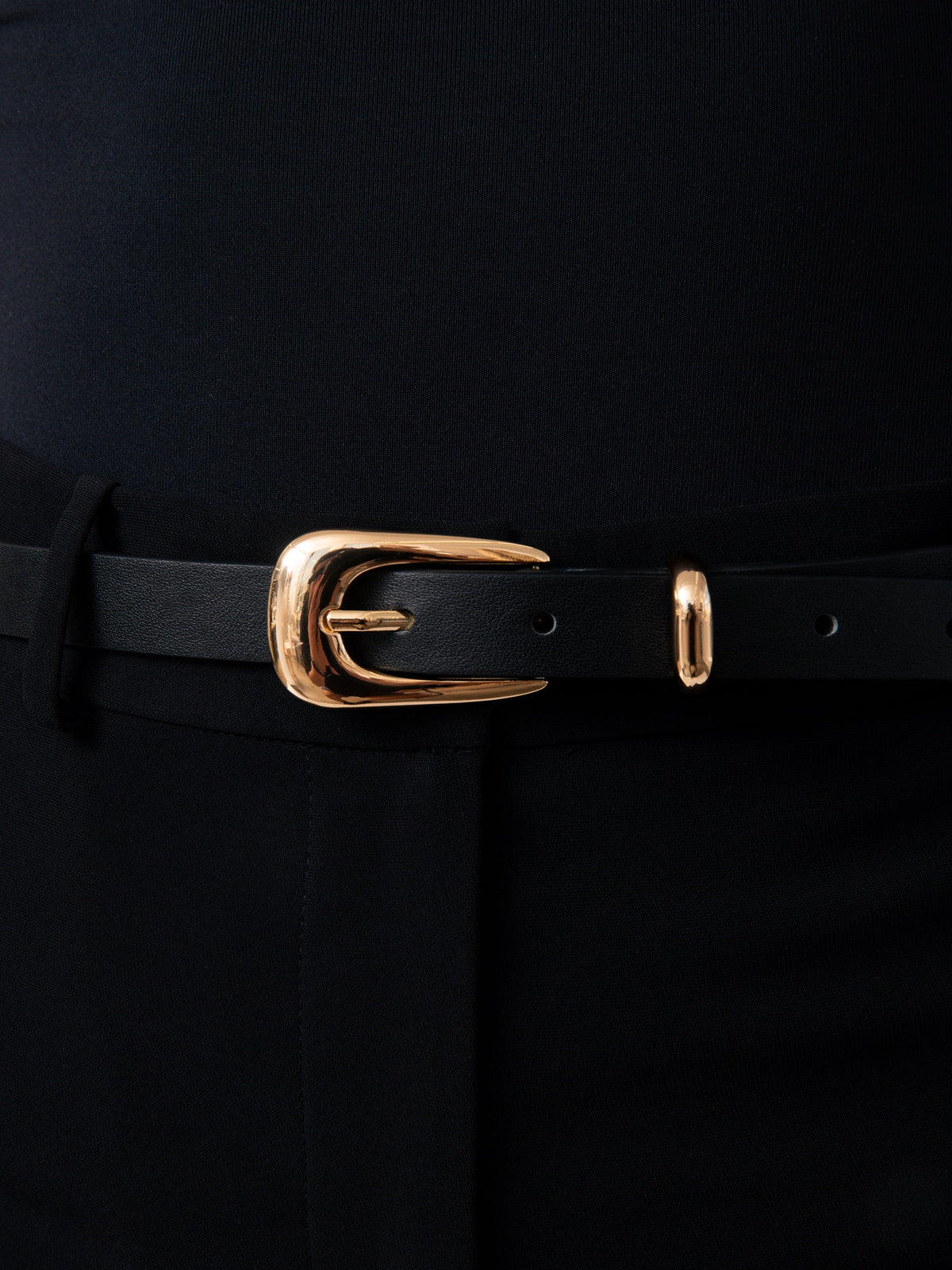 Modern Saddle Belt in Black - Carbon Black Leather with Gold Hardware | Ettika