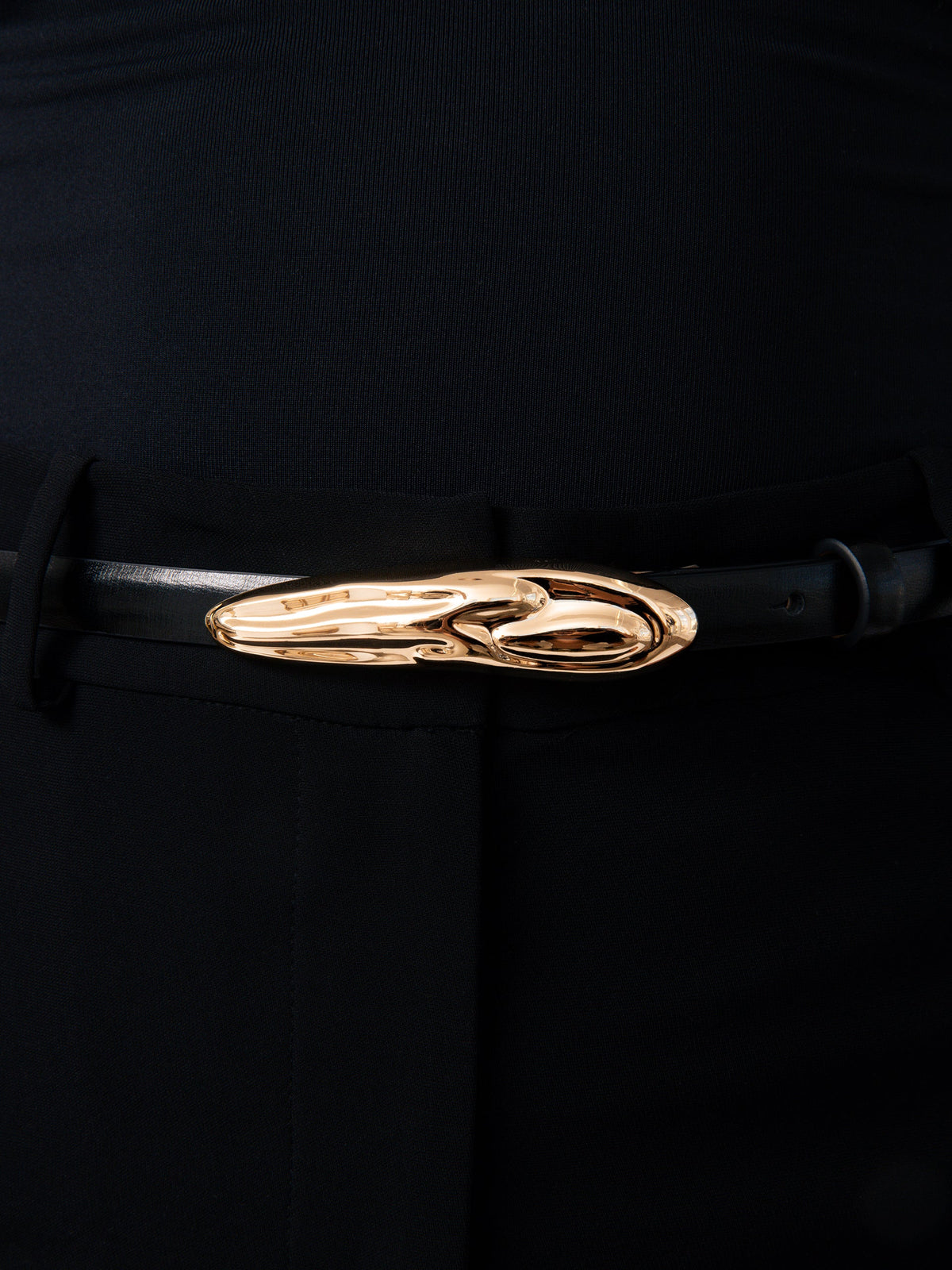 Liquid Luxe Belt in Black - Carbon Black Leather with Gold Hardware | Ettika