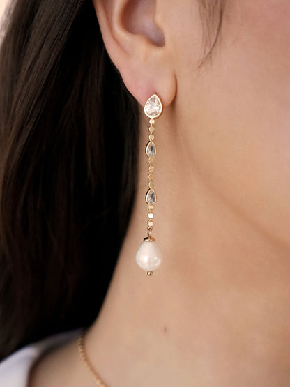 Droplet Crystal and Pearl Earring - Clear Crystal with 18k Gold Plating | Ettika