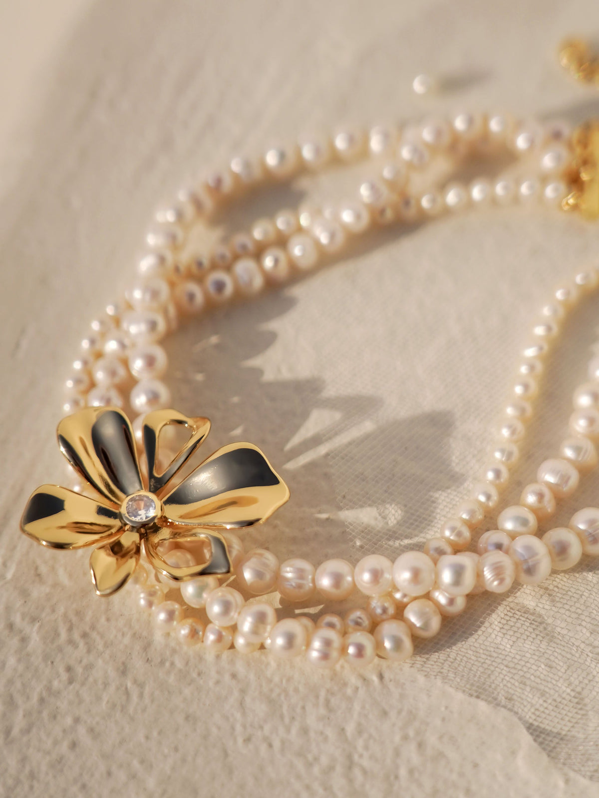 Pearl Petals Choker - Pearl with 18k Gold Plating | Ettika