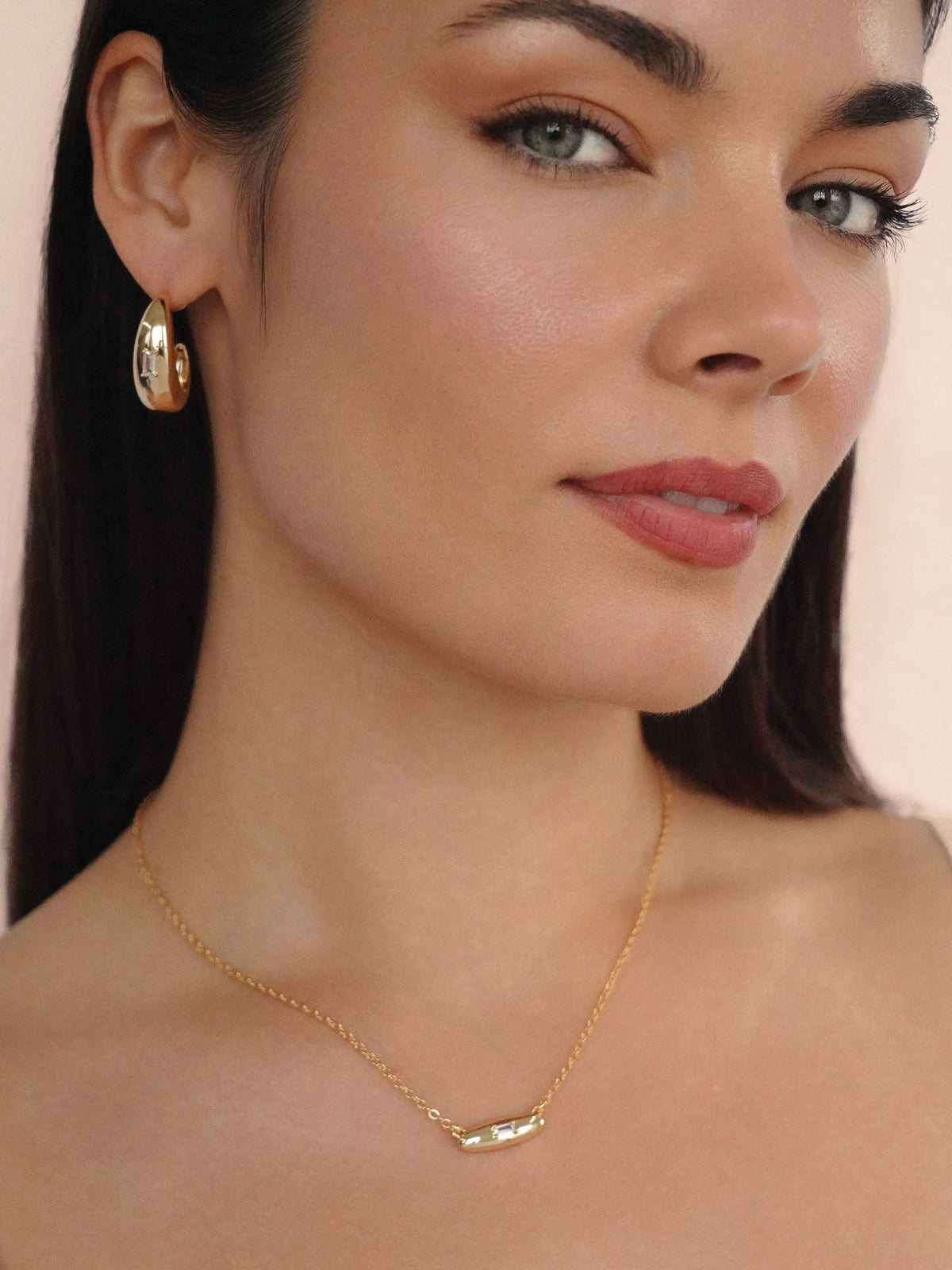 Oval Dome Pendant Necklace - Emerald Crystal with 18k Gold Plating | Ettika