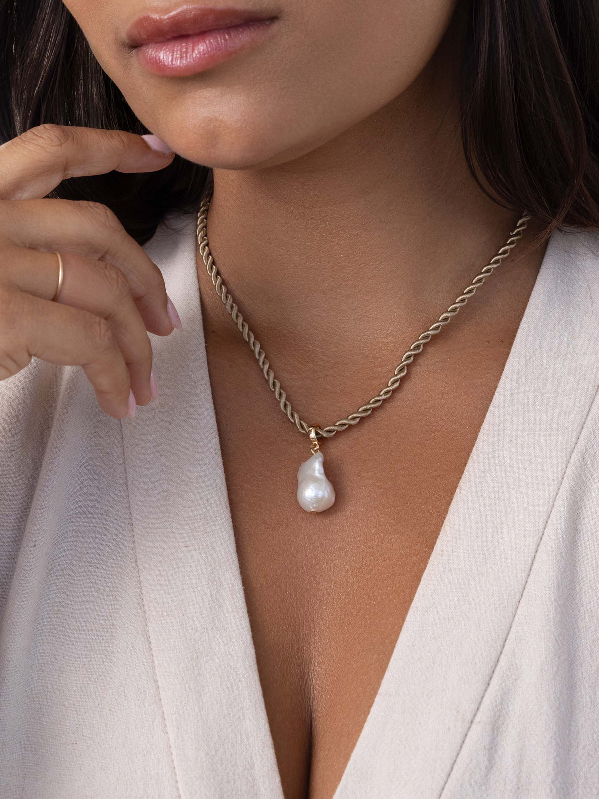 Freshwater Token Necklace - Beige Rope with 18k Gold Plating | Ettika