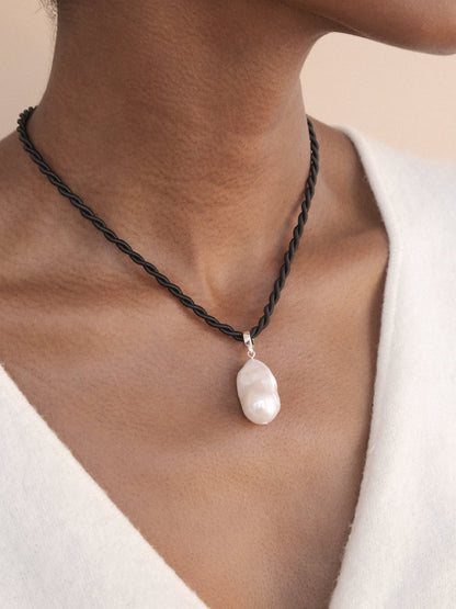 Freshwater Token Necklace - Beige Rope with 18k Gold Plating | Ettika