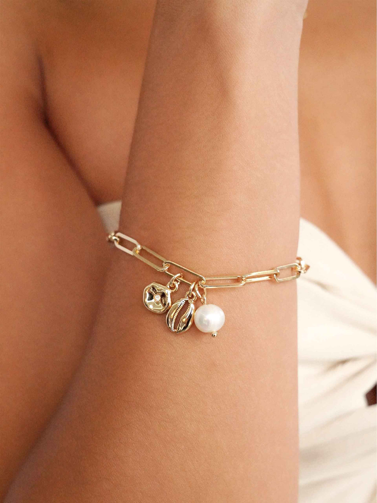 Golden Shore Charm Bracelet - Pearl with 18k Gold Plating | Ettika