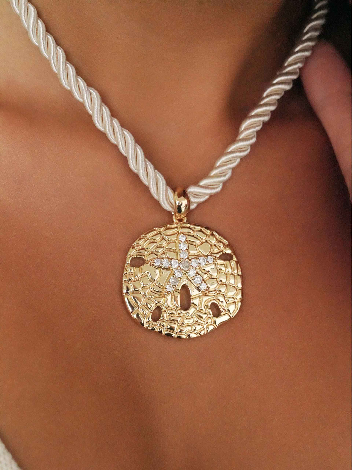 Sand Dollar Pendant Necklace - 18k Gold Plated | Ettika