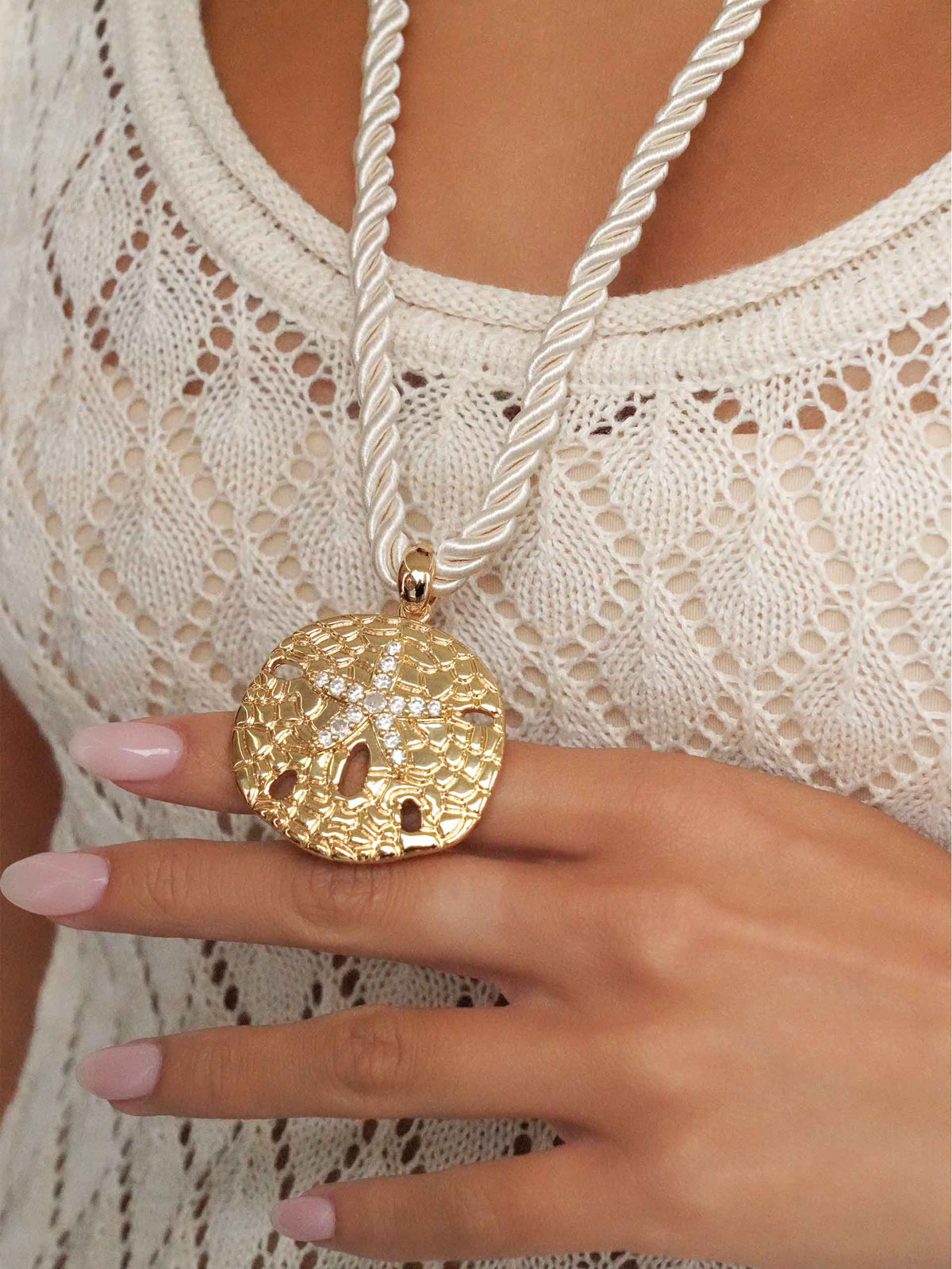 Sand Dollar Pendant Necklace - 18k Gold Plated | Ettika