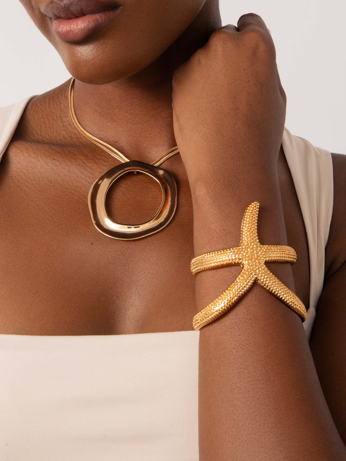 Ocean Meets Minimal Set | Ettika
