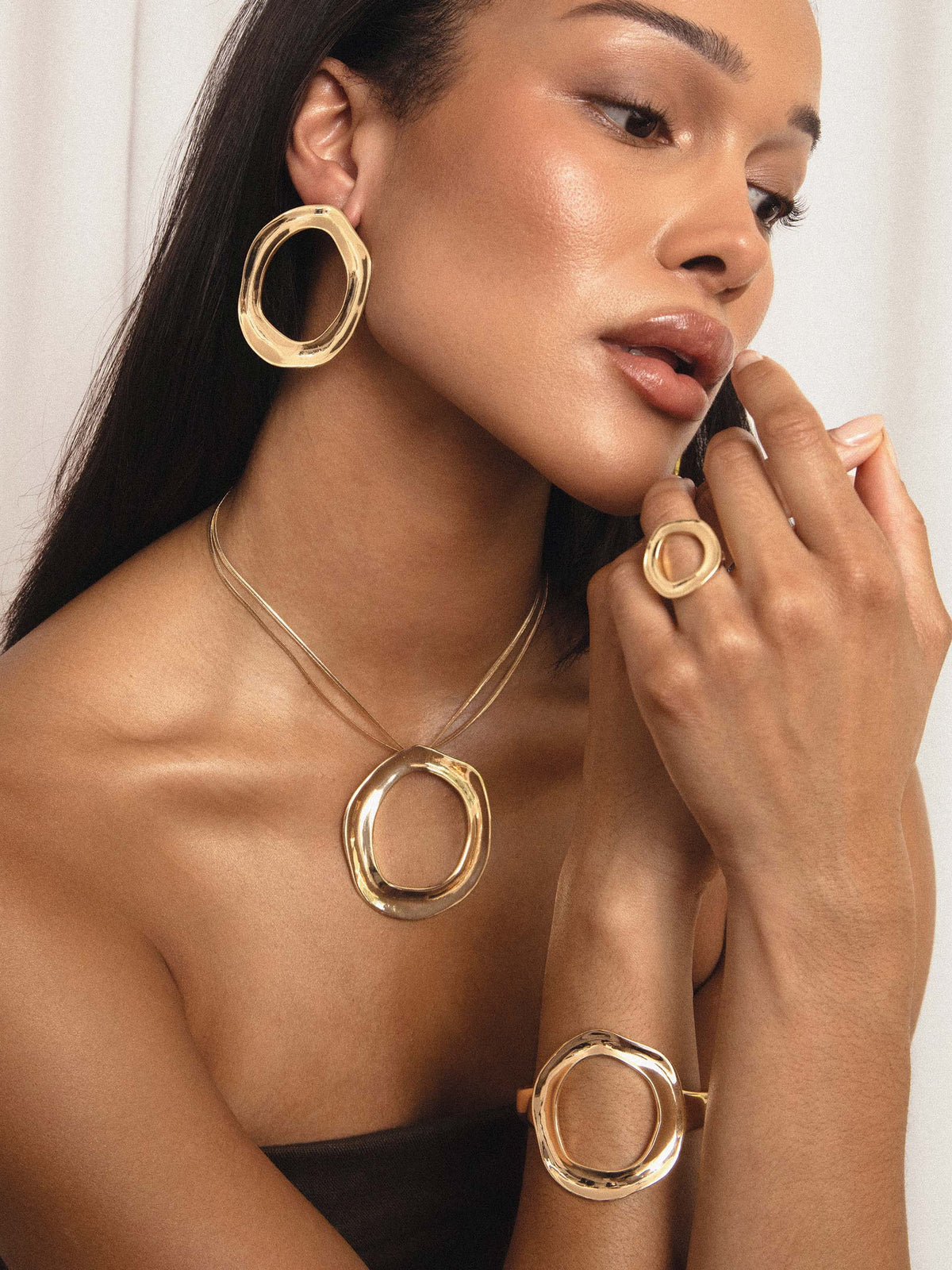 Complete the Circle Set in Gold | Ettika