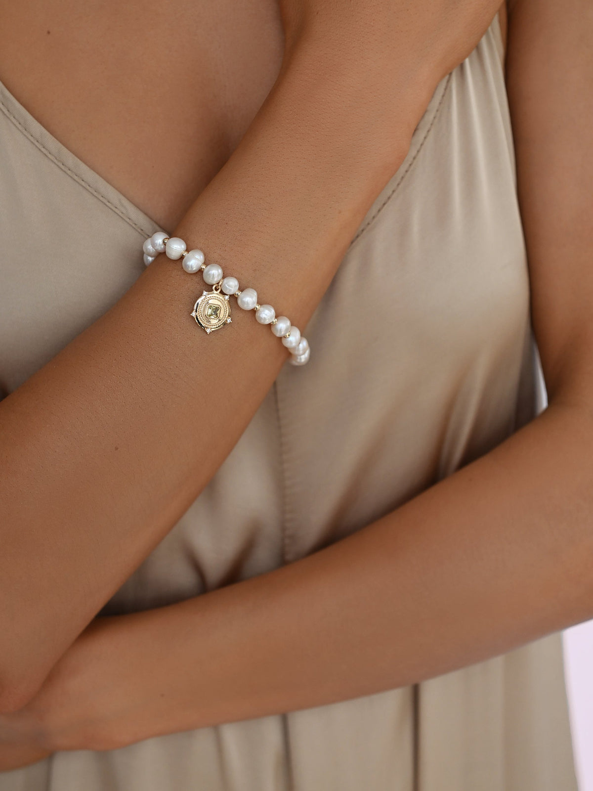 Eternal Gleam Pearl Bracelet - Peridot with 18k Gold Plating | Ettika