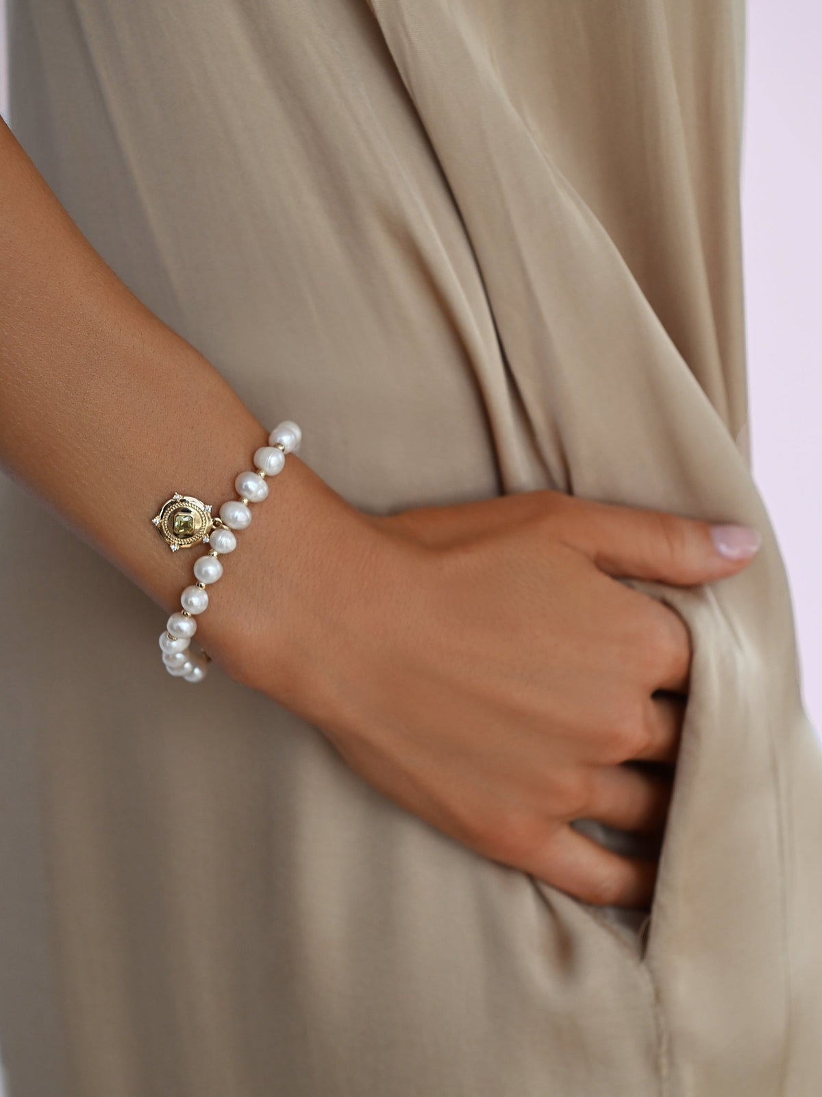 Eternal Gleam Pearl Bracelet - Peridot with 18k Gold Plating | Ettika