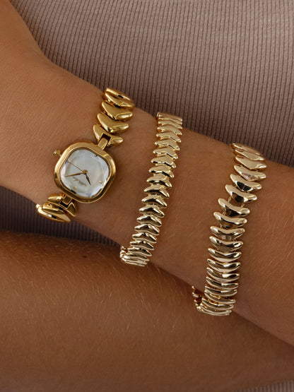 Metal Moderna Bracelet Watch in Gold - Mother of Pearl Dial with Gold | Ettika