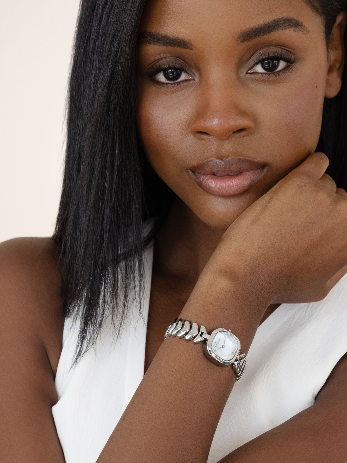Metal Moderna Bracelet Watch in Silver - Mother of Pearl Dial with Silver | Ettika